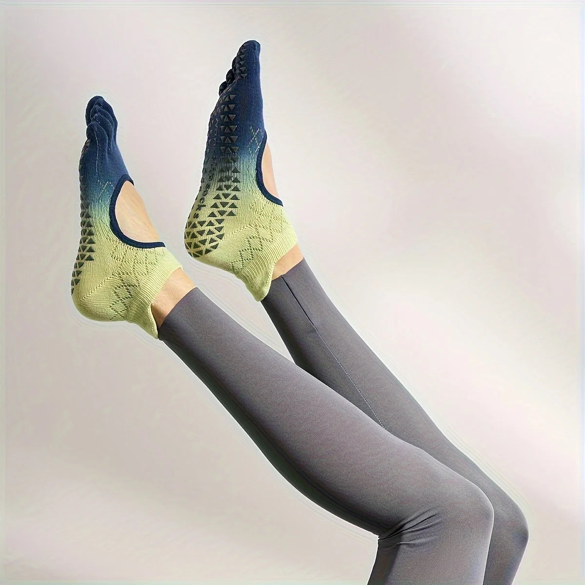 1 Pair Women's Gradient Non-Slip Yoga Socks, Full Finger Design, Breathable Mesh Pilates, Dance Socks