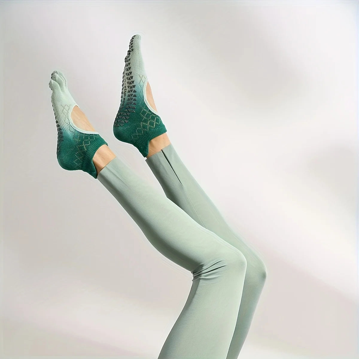 1 Pair Women's Gradient Non-Slip Yoga Socks, Full Finger Design, Breathable Mesh Pilates, Dance Socks